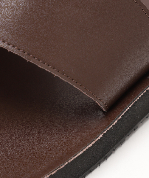 B.C STOCK(ベーセーストック)の「LEATHER SLIDER SANDALS(サンダル・メンズ・ブラウン/ブラック・MEDIUM/LARGE)」の5枚目の写真