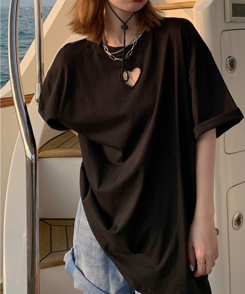 LYEON(リヨン)の「ハートカットアウトTシャツ(Tシャツ/カットソー・レディース・ブラック/ピンク/グリーン・FREE)」の2枚目の写真