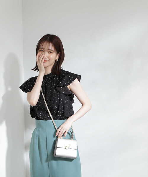 ◆デコルテシャーリングとろみブラウス