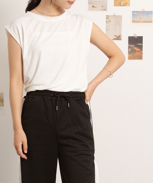 NinaetLina(ニナエリナ)の「クルーネックノースリーブカットソー(Tシャツ/カットソー・レディース・ベージュ/ブラック/ホワイト・FREE)」の15枚目の写真