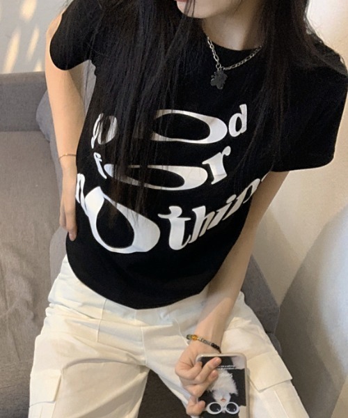 Vipoa（ヴィポア）の「フィットレタリングプリントTEE（Tシャツ/カットソー・レディース・ホワイト/ブラック・FREE）」の2枚目の写真