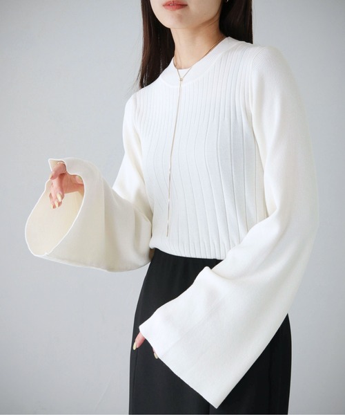 cheriella(シェリエラ)の「【cheriella】WEB限定ランダムリブベルスリーブニット WEB LIMITED RANDOM RIB BELL SLEEVE KNIT(ニット/セーター・レディース・アイボリー/ブラック/パープル/ブルー/ブラウン/ダークグレー・M)」の2枚目の写真
