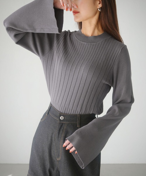 cheriella(シェリエラ)の「【cheriella】WEB限定ランダムリブベルスリーブニット WEB LIMITED RANDOM RIB BELL SLEEVE KNIT(ニット/セーター・レディース・アイボリー/ブラック/パープル/ブルー/ブラウン/ダークグレー・M)」の3枚目の写真