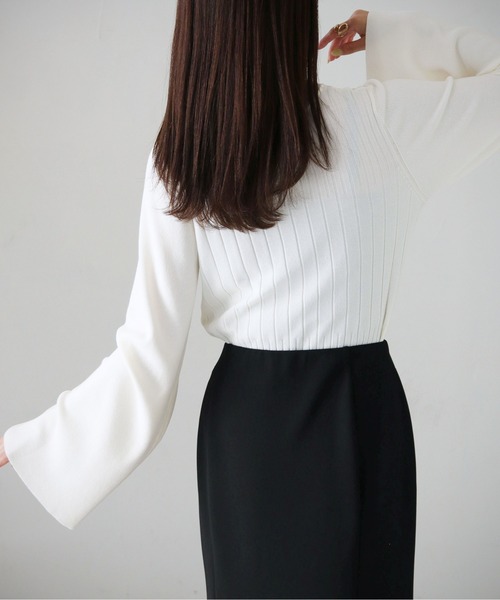 cheriella(シェリエラ)の「【cheriella】WEB限定ランダムリブベルスリーブニット WEB LIMITED RANDOM RIB BELL SLEEVE KNIT(ニット/セーター・レディース・アイボリー/ブラック/パープル/ブルー/ブラウン/ダークグレー・M)」の10枚目の写真