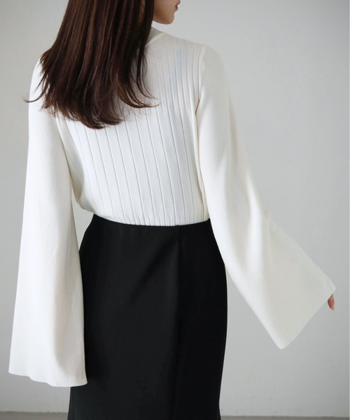 cheriella(シェリエラ)の「【cheriella】WEB限定ランダムリブベルスリーブニット WEB LIMITED RANDOM RIB BELL SLEEVE KNIT(ニット/セーター・レディース・アイボリー/ブラック/パープル/ブルー/ブラウン/ダークグレー・M)」の11枚目の写真