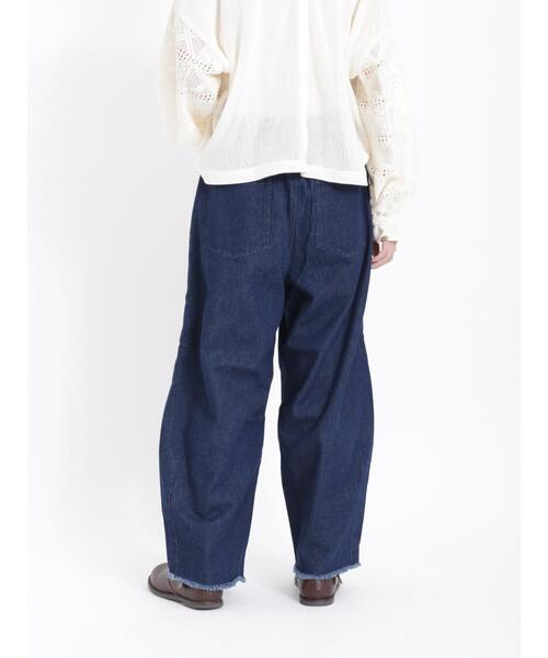 Samansa Mos2(サマンサ モスモス)の「デニム裾フリンジカーブパンツ(デニムパンツ・レディース・ネイビー/ブルー・F)」の5枚目の写真