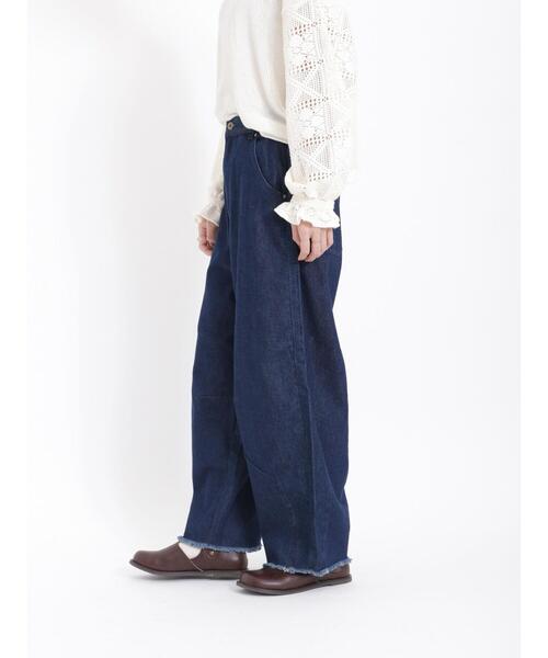 Samansa Mos2(サマンサ モスモス)の「デニム裾フリンジカーブパンツ(デニムパンツ・レディース・ネイビー/ブルー・F)」の6枚目の写真