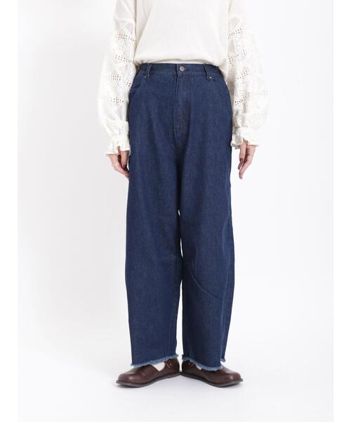 Samansa Mos2(サマンサ モスモス)の「デニム裾フリンジカーブパンツ(デニムパンツ・レディース・ネイビー/ブルー・F)」の17枚目の写真