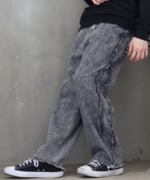 SITRY(シトリー)の「Wide Tapered side fringe Denim pants/ワイドテーパード サイドフリンジ デニム パンツ(デニムパンツ・メンズ・ブラック/ケミカルウォッシュ/インディゴブルー/ブラック系その他2/ブラック系その他・S/L/LL/M)」の3枚目の写真
