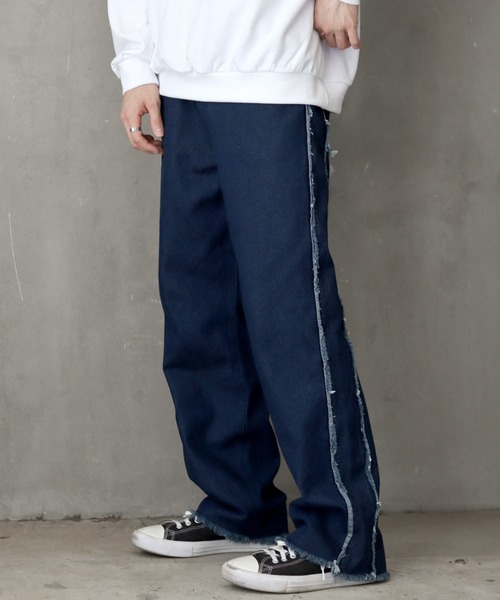 SITRY(シトリー)の「Wide Tapered side fringe Denim pants/ワイドテーパード サイドフリンジ デニム パンツ(デニムパンツ・メンズ・ブラック/ケミカルウォッシュ/インディゴブルー/ブラック系その他2/ブラック系その他・S/L/LL/M)」の1枚目の写真