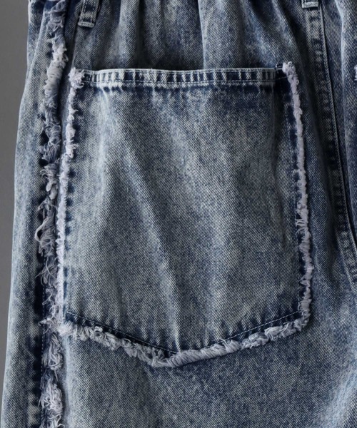SITRY(シトリー)の「Wide Tapered side fringe Denim pants/ワイドテーパード サイドフリンジ デニム パンツ(デニムパンツ・メンズ・ブラック/ケミカルウォッシュ/インディゴブルー/ブラック系その他2/ブラック系その他・S/L/LL/M)」の11枚目の写真