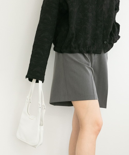 KBF（ケイビーエフ）の「デザインポケットタックショートパンツ
