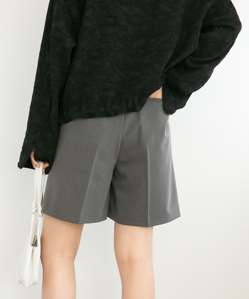 KBF（ケイビーエフ）の「デザインポケットタックショートパンツ