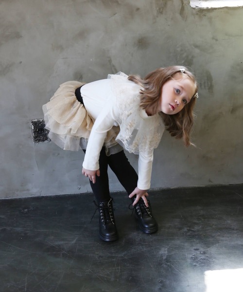 Rora（ローラ）の「イリリス トップス / レース 花 フワラー（Tシャツ/カットソー・キッズ・オフホワイト/ブラック・110/120/150/130/140/100）」の5枚目の写真