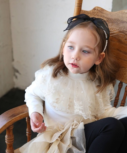 Rora（ローラ）の「イリリス トップス / レース 花 フワラー（Tシャツ/カットソー・キッズ・オフホワイト/ブラック・110/120/150/130/140/100）」の7枚目の写真