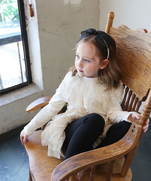 Rora（ローラ）の「イリリス トップス / レース 花 フワラー（Tシャツ/カットソー・キッズ・オフホワイト/ブラック・110/120/150/130/140/100）」の9枚目の写真