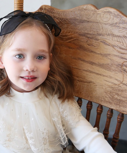 Rora（ローラ）の「イリリス トップス / レース 花 フワラー（Tシャツ/カットソー・キッズ・オフホワイト/ブラック・110/120/150/130/140/100）」の10枚目の写真