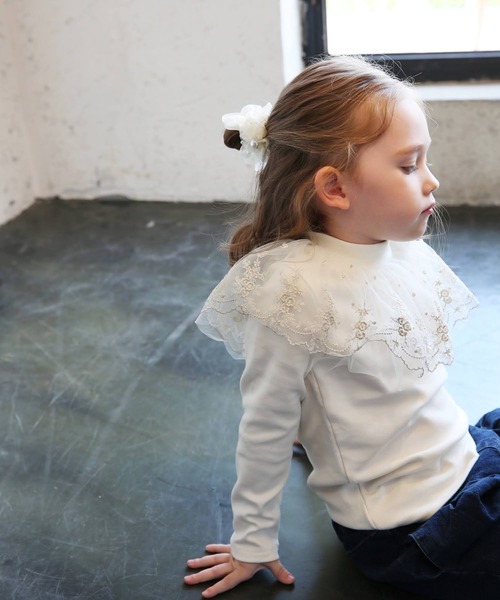 Rora（ローラ）の「イリリス トップス / レース 花 フワラー（Tシャツ/カットソー・キッズ・オフホワイト/ブラック・110/120/150/130/140/100）」の4枚目の写真