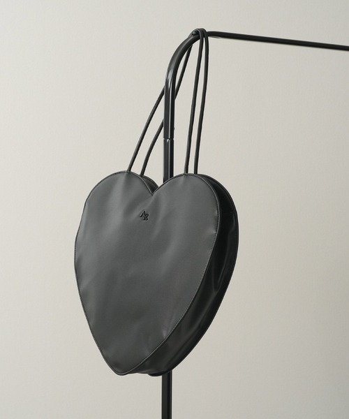 ALTROSE（アルトローズ）の「トート ハート（トートバッグ・レディース・アイボリー/シルバー/ブラック・FREE）」の2枚目の写真