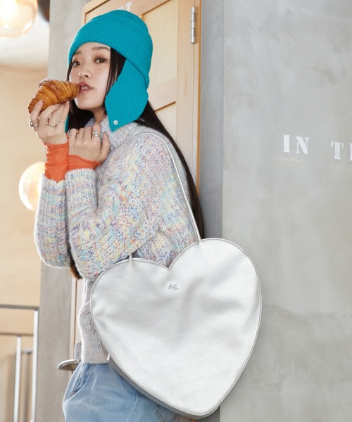 ALTROSE（アルトローズ）の「トート ハート（トートバッグ・レディース・アイボリー/シルバー/ブラック・FREE）」の4枚目の写真