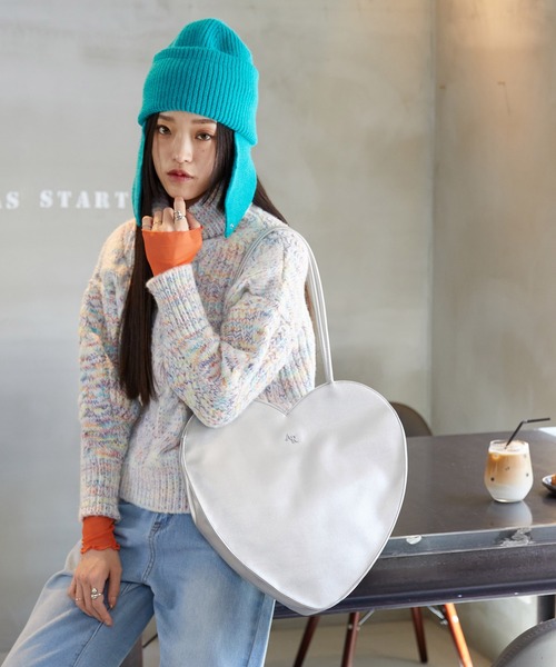 ALTROSE（アルトローズ）の「トート ハート（トートバッグ・レディース・アイボリー/シルバー/ブラック・FREE）」の5枚目の写真