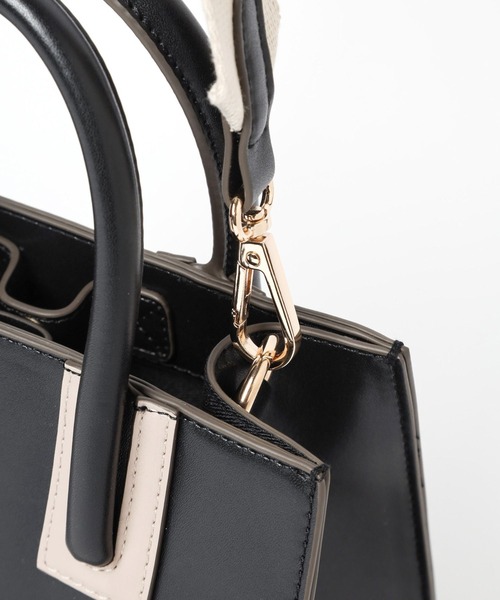 BAYFLOW（ベイフロー）の「ミニスクエアロゴテープショルダー（ショルダーバッグ・レディース・ブラック/グリーン系/ゴールド・FREE）」の11枚目の写真