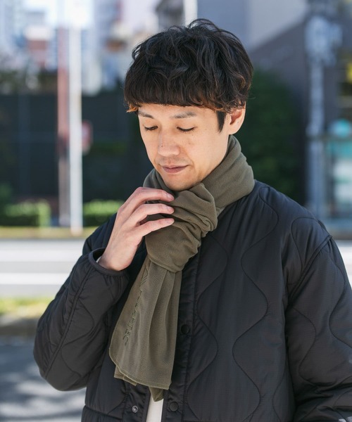 URBAN RESEARCH DOORS（アーバンリサーチドアーズ）の「POLARTEC フリースマフラー（マフラー・メンズ・チャコールグレー/ブラック/パープル/カーキ・-）」の7枚目の写真