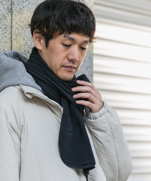 URBAN RESEARCH DOORS（アーバンリサーチドアーズ）の「POLARTEC フリースマフラー（マフラー・メンズ・チャコールグレー/ブラック/パープル/カーキ・-）」の8枚目の写真
