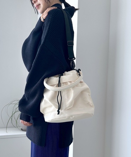 LEPSIM（レプシィム）の「2WAY巾着ショルダー　991884（ショルダーバッグ・レディース・ブルー/アイボリー/ブラック/ベージュ・ONE SIZE）」の6枚目の写真