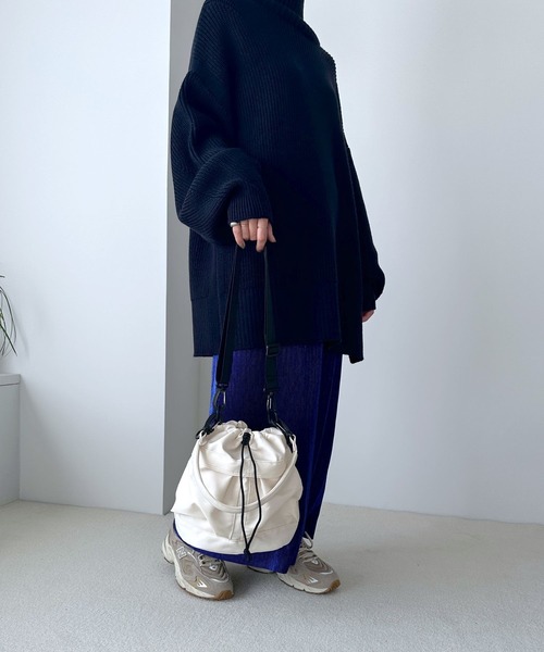 LEPSIM（レプシィム）の「2WAY巾着ショルダー　991884（ショルダーバッグ・レディース・ブルー/アイボリー/ブラック/ベージュ・ONE SIZE）」の7枚目の写真