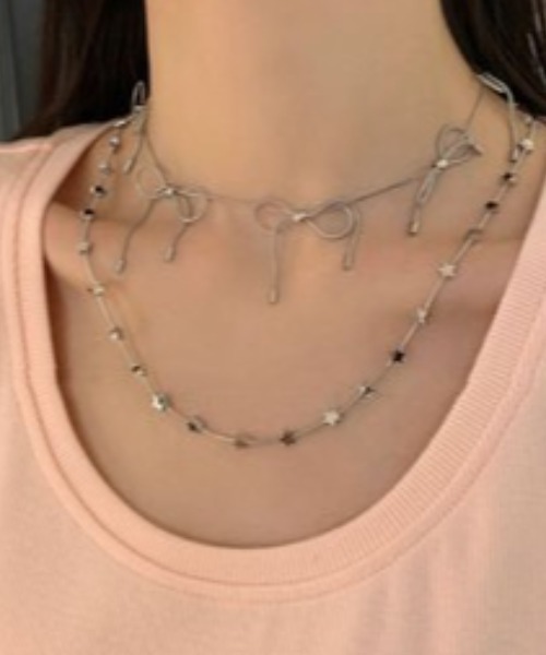Vipoa（ヴィポア）の「METALLIC RIBBON SILVER NECKLACE（ネックレス・レディース・シルバー・FREE）」の5枚目の写真