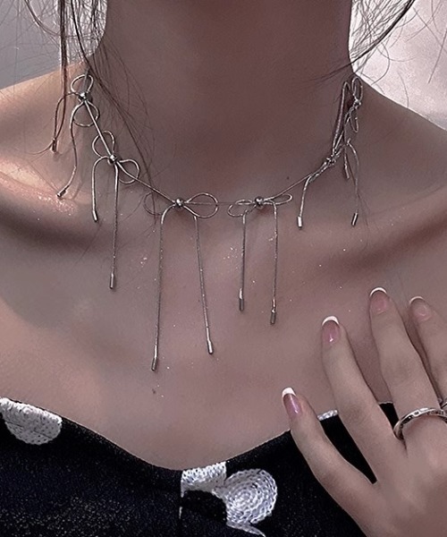 Vipoa（ヴィポア）の「METALLIC RIBBON SILVER NECKLACE（ネックレス・レディース・シルバー・FREE）」の2枚目の写真