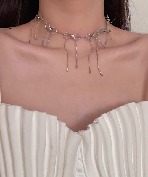 Vipoa（ヴィポア）の「METALLIC RIBBON SILVER NECKLACE（ネックレス・レディース・シルバー・FREE）」の7枚目の写真