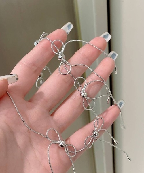 Vipoa（ヴィポア）の「METALLIC RIBBON SILVER NECKLACE（ネックレス・レディース・シルバー・FREE）」の9枚目の写真