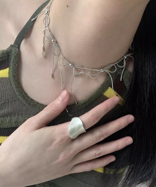 Vipoa（ヴィポア）の「METALLIC RIBBON SILVER NECKLACE（ネックレス・レディース・シルバー・FREE）」の10枚目の写真