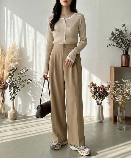 COCOMOMO（ココモモ）の「オンもオフもキレイみせ タックパンツ バックゴム セミワイド スラックス パンツ オフィス オケージョン（スラックス・レディース・ブラック/グリーン/ダークグレー/ピンク/イエロー/ベージュ/ブラウン・M/L/XL/S）」の4枚目の写真