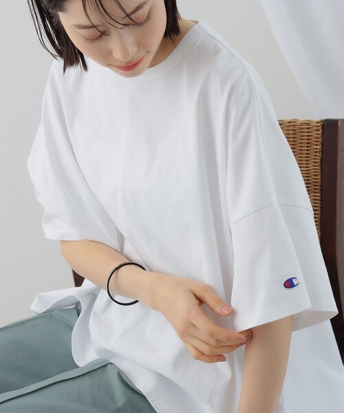 Ray BEAMS（レイビームス）の「Champion × Ray BEAMS / 別注 ショート スリーブ Tシャツ（Tシャツ/カットソー・レディース・ホワイト/ブラック/サックスブルー/クリーム・MEDIUM）」の18枚目の写真