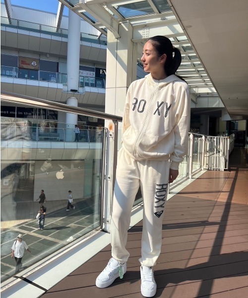 ROXY(ロキシー)の「JIVY PANTS/ロキシーサイドブランドロゴプリントリラックススウェットパンツ(スウェットパンツ・レディース・ホワイト/レッド/ブラック・LARGE/MEDIUM/SMALL/X-LARGE)」の5枚目の写真
