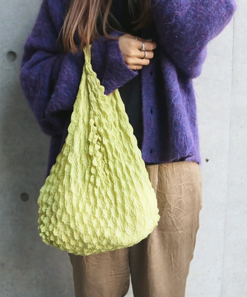 ACCOMMODE（アコモデ）の「EC-3 Shibori Bag Large / 絞りバッグ（エコバッグ/サブバッグ・レディース・レッド/グリーン/パープル/ブラック・FREE）」の2枚目の写真