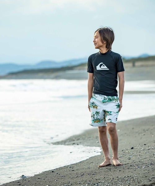 Quiksilver(クイックシルバー)の「ALL TIME SR YOUTH/クイックシルバーキッズ半袖ブランドロゴラッシュガード(水着)(ラッシュガード・キッズ・ホワイト/ブラック系その他/ブラック/カーキ・110/120/130/140/150/160/100)」の11枚目の写真