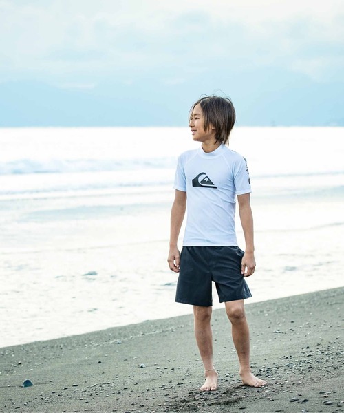 Quiksilver(クイックシルバー)の「ALL TIME SR YOUTH/クイックシルバーキッズ半袖ブランドロゴラッシュガード(水着)(ラッシュガード・キッズ・ホワイト/ブラック系その他/ブラック/カーキ・110/120/130/140/150/160/100)」の7枚目の写真