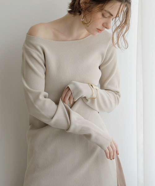 MIELI INVARIANT(ミエリインヴァリアント)の「Button Asymmetry Knit Tunic(ニット/セーター・レディース・ブラック/ベージュ系その他・FREE)」の8枚目の写真