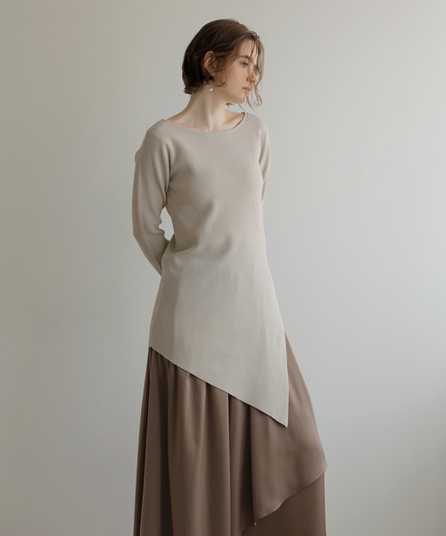 MIELI INVARIANT(ミエリインヴァリアント)の「Button Asymmetry Knit Tunic(ニット/セーター・レディース・ブラック/ベージュ系その他・FREE)」の11枚目の写真