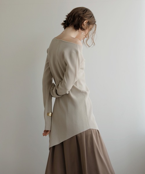 MIELI INVARIANT(ミエリインヴァリアント)の「Button Asymmetry Knit Tunic(ニット/セーター・レディース・ブラック/ベージュ系その他・FREE)」の12枚目の写真