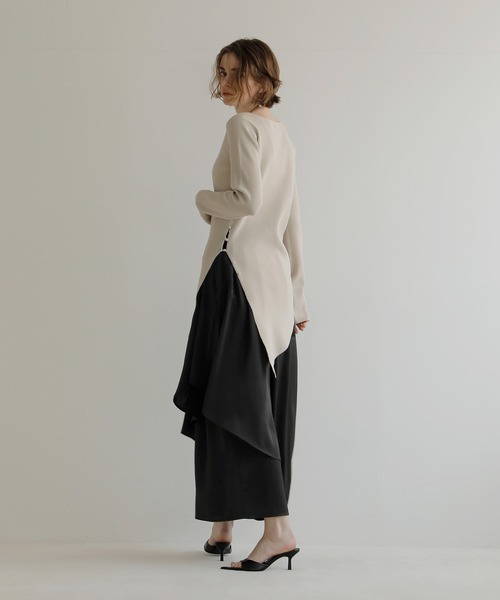 MIELI INVARIANT(ミエリインヴァリアント)の「Button Asymmetry Knit Tunic(ニット/セーター・レディース・ブラック/ベージュ系その他・FREE)」の16枚目の写真