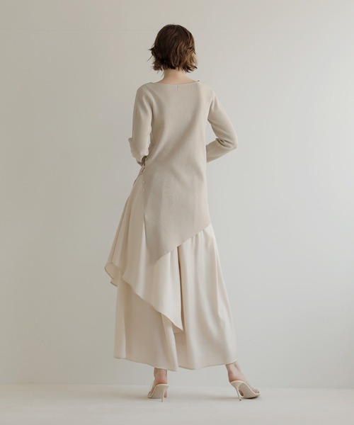 MIELI INVARIANT(ミエリインヴァリアント)の「Button Asymmetry Knit Tunic(ニット/セーター・レディース・ブラック/ベージュ系その他・FREE)」の19枚目の写真