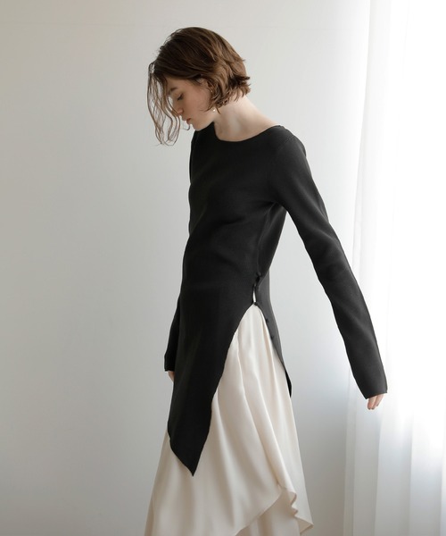 MIELI INVARIANT(ミエリインヴァリアント)の「Button Asymmetry Knit Tunic(ニット/セーター・レディース・ブラック/ベージュ系その他・FREE)」の22枚目の写真