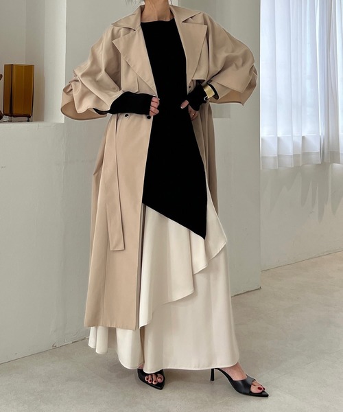 MIELI INVARIANT(ミエリインヴァリアント)の「Button Asymmetry Knit Tunic(ニット/セーター・レディース・ブラック/ベージュ系その他・FREE)」の5枚目の写真