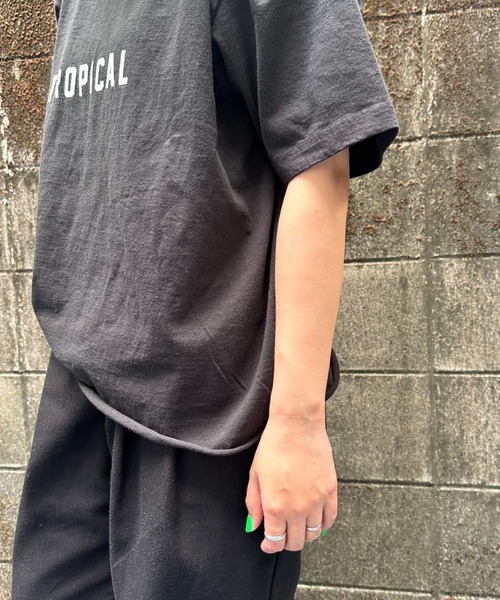 FUNG（ファング）の「[FUNG/ファング] TROPICAL カットオフプリントTシャツ（Tシャツ/カットソー・レディース・ブラック/ホワイト/モスグリーン・M）」の14枚目の写真