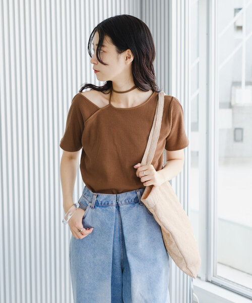 Kastane(カスタネ)の「*【新色追加/5色展開/肩紐アレンジ】テレコワンショルTee(Tシャツ/カットソー・レディース・ピンク/ブルー/アイボリー/ブラック/ブラウン・FREE)」の11枚目の写真